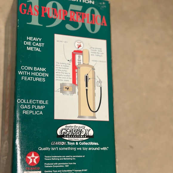 Fire Chief Gas Pump Replica Coin Bank - Picture 3 of 3